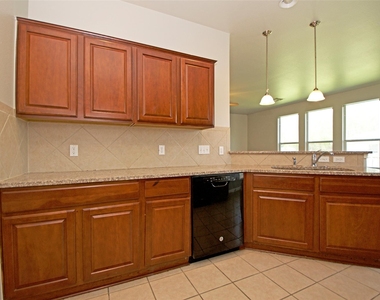6800 Cromarty Ln - Photo Thumbnail 16