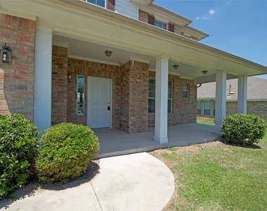 6800 Cromarty Ln - Photo Thumbnail 2