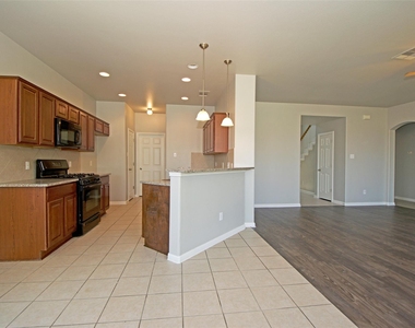 6800 Cromarty Ln - Photo Thumbnail 13