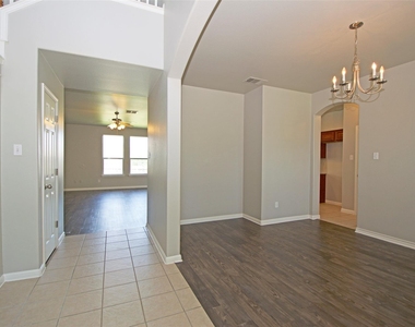 6800 Cromarty Ln - Photo Thumbnail 7