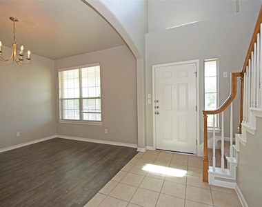 6800 Cromarty Ln - Photo Thumbnail 3