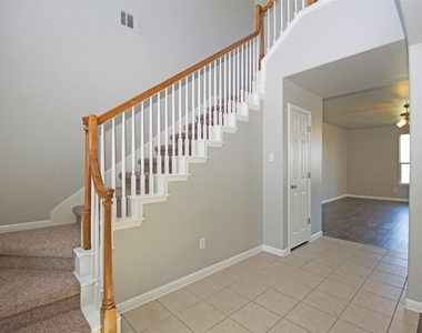 6800 Cromarty Ln - Photo Thumbnail 5