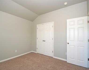 6800 Cromarty Ln - Photo Thumbnail 23
