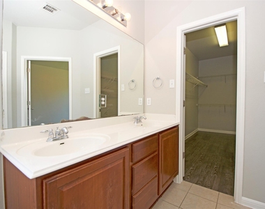 6800 Cromarty Ln - Photo Thumbnail 32