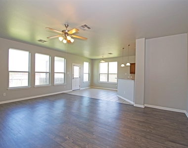 6800 Cromarty Ln - Photo Thumbnail 10