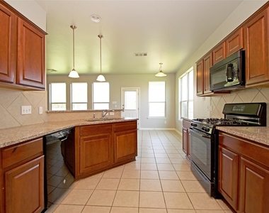 6800 Cromarty Ln - Photo Thumbnail 18