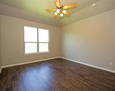 6800 Cromarty Ln - Photo Thumbnail 30