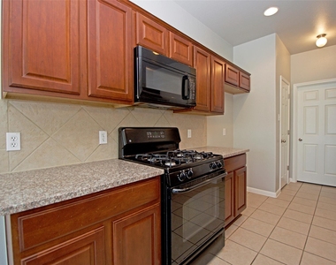 6800 Cromarty Ln - Photo Thumbnail 15