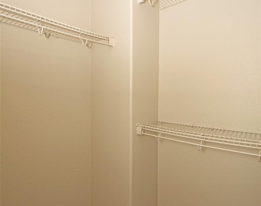 6800 Cromarty Ln - Photo Thumbnail 22