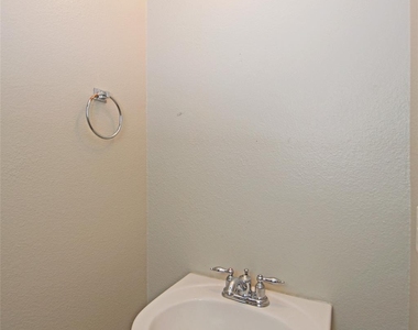 6800 Cromarty Ln - Photo Thumbnail 29