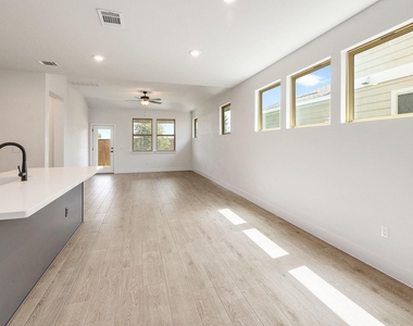 6111 Dumfries Ln - Photo Thumbnail 7