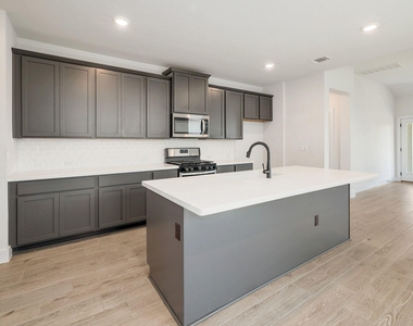 6111 Dumfries Ln - Photo Thumbnail 8