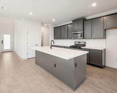 6111 Dumfries Ln - Photo Thumbnail 9