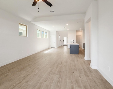 6111 Dumfries Ln - Photo Thumbnail 4