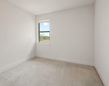 6111 Dumfries Ln - Photo Thumbnail 19