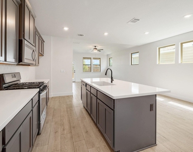 6111 Dumfries Ln - Photo Thumbnail 11