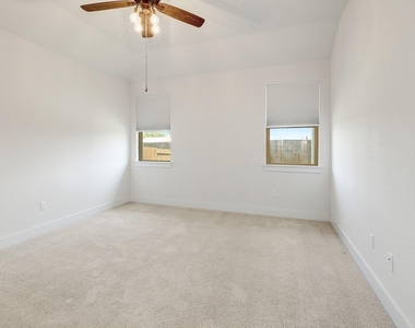 6111 Dumfries Ln - Photo Thumbnail 12