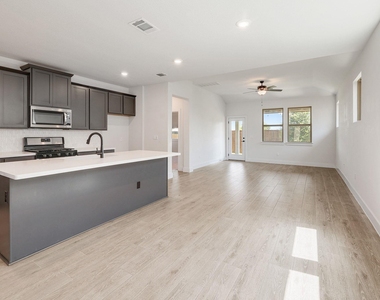 6111 Dumfries Ln - Photo Thumbnail 6