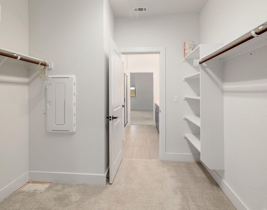 6111 Dumfries Ln - Photo Thumbnail 16