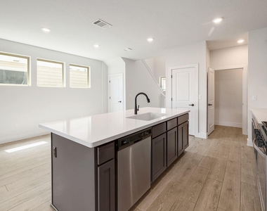 6111 Dumfries Ln - Photo Thumbnail 10