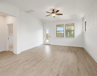 6111 Dumfries Ln - Photo Thumbnail 2