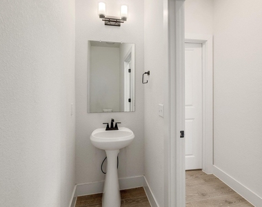 6111 Dumfries Ln - Photo Thumbnail 18
