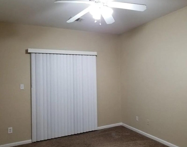 2801 Southampton Way - Photo Thumbnail 4