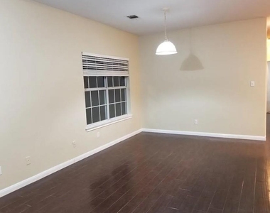 2801 Southampton Way - Photo Thumbnail 1