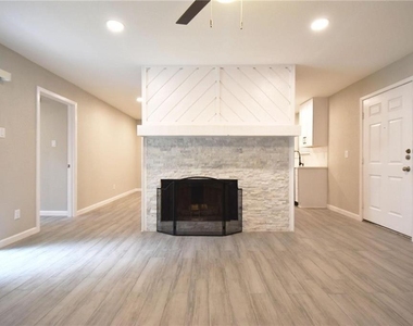8600 Fathom Cir - Photo Thumbnail 4
