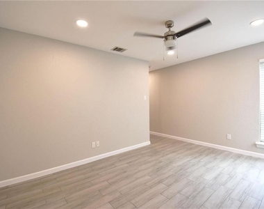 8600 Fathom Cir - Photo Thumbnail 9