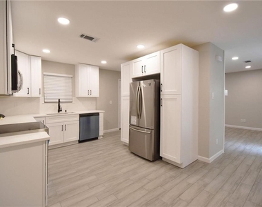8600 Fathom Cir - Photo Thumbnail 1