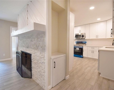 8600 Fathom Cir - Photo Thumbnail 2