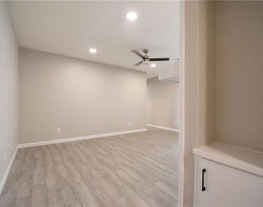 8600 Fathom Cir - Photo Thumbnail 5