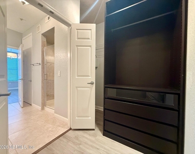 8539 Gate Parkway Parkway W - Photo Thumbnail 13