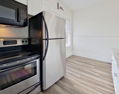 907 Copeland Street - Photo Thumbnail 3