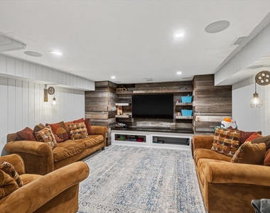2076 Valley Lo Lane - Photo Thumbnail 27