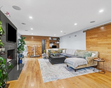 2076 Valley Lo Lane - Photo Thumbnail 15