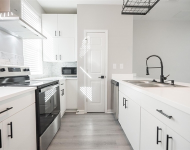 2519 Washington Street - Photo Thumbnail 7