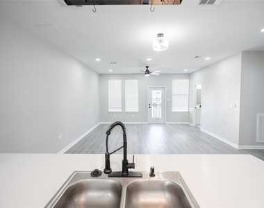 2519 Washington Street - Photo Thumbnail 8
