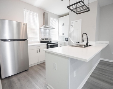 2519 Washington Street - Photo Thumbnail 6