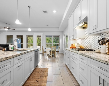 12140 Goliad Lane - Photo Thumbnail 10