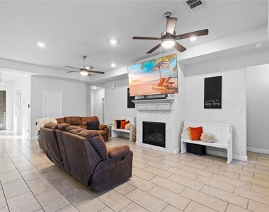 12140 Goliad Lane - Photo Thumbnail 6