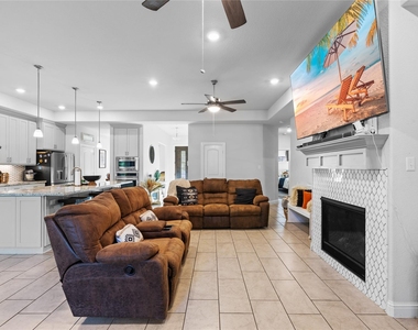 12140 Goliad Lane - Photo Thumbnail 5