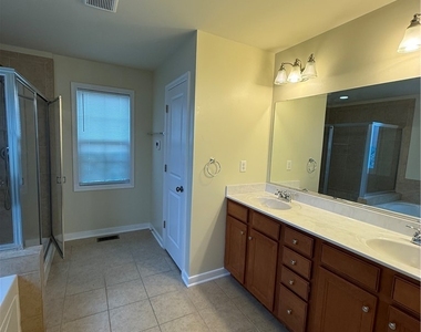 512 Paddle Creek Drive - Photo Thumbnail 18