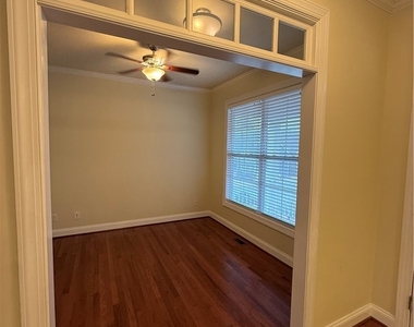 512 Paddle Creek Drive - Photo Thumbnail 10