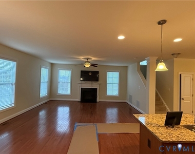 512 Paddle Creek Drive - Photo Thumbnail 5
