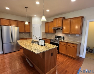 512 Paddle Creek Drive - Photo Thumbnail 3