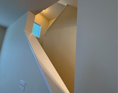 512 Paddle Creek Drive - Photo Thumbnail 12