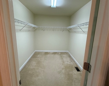 512 Paddle Creek Drive - Photo Thumbnail 16