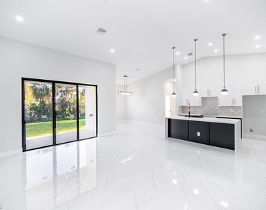 3313 36th Street Sw - Photo Thumbnail 6